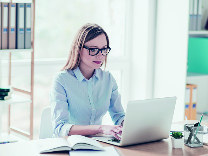 girl using the computer