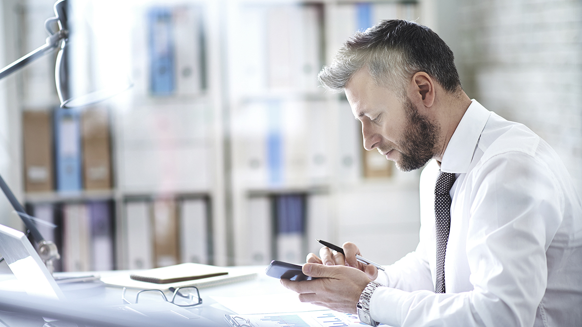 guy using mobile printing
